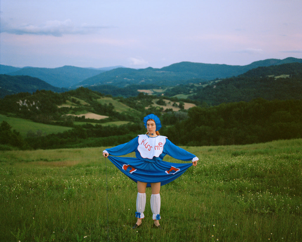 TWO WAYS TO CARRY A CAULIFLOWER – Emma Sarpaniemi